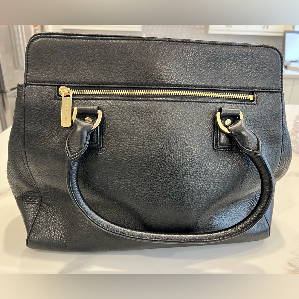 Michael Kors handbag w/ strap - Picture 2 of 12